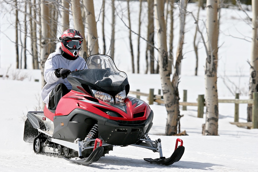 5 Tips for a Safe and Enjoyable Snowmobile Ride